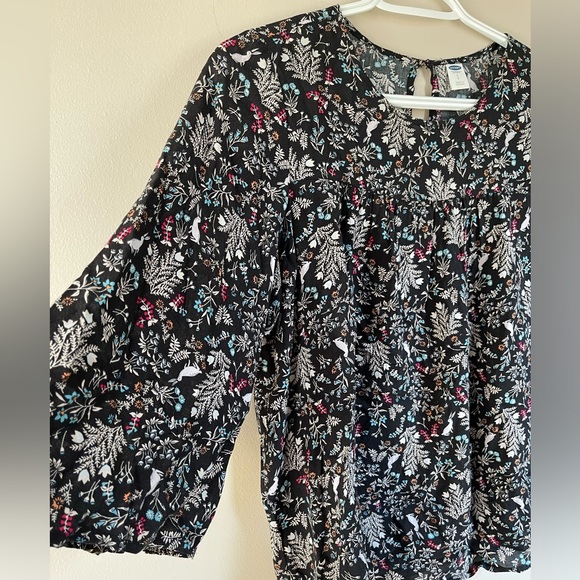 Old Navy Blouse - Picture 2 of 9